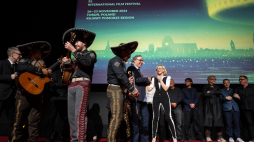 Cate Blanchett i Rodrigo Preto na gali wręczenia nagród podczas festiwalu EnergaCamerimage w Toruniu, fot. PAP/T. Żmijewski