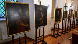 Dziewięć obrazów ze zbiorów Muzeum Okręgowego w Rzeszowie odzyskało dawny blask, fot. PAP/D. Delmanowicz
