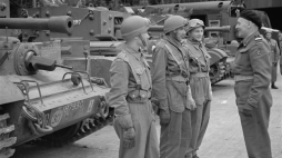 Gen. Stanisław Maczek (w 1944 r.) jako dowódca 1. Dywizji Pancernej, fot. CAF/PAP
