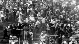 Tragedia na stadionie Heysel w Brukseli podczas meczu piłkarskiego FC Liverpool - Juwentus Turyn, fot. PAP/EPA/ANSA