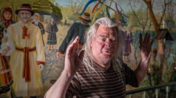 Tadeusz Modrzejewski (1952-2024) w swoim  Muzeum Literatury, fot. PAP/A. Grygiel
