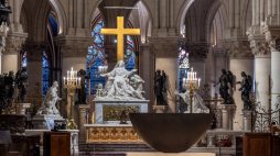 Katedra Notre Dame w Paryżu odbudowana po pożarze, fot. PAP/EPA/POOL/Ch.  Petit Teson