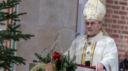 Prymas Wojciech Polak w katedrze w Gnieźnie, fot. PAP/P. Jaskółka