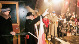Inscenizacja przyjazdu Ignacego Jana Paderewskiego do miasta na kolejowym Dworcu Letnim w Poznaniu, rozpoczęła główne obchody 106. rocznicy wybuchu Powstania Wielkopolskiego. PAP/Marek Zakrzewski