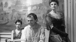 Plan zdjęciowy filmu pt. „Gdzieśkolwiek jest, jeśliś jest...”, w reżyserii Krzysztofa Zanussiego. Na zdjęciu, m.in. zdjęcia Sławomir Idziak (2L), Milva, właśc. Maria Ilva Biolcati (P). PAP/Afa Pixx/Krzysztof Wellman