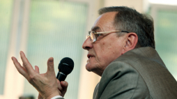 Zbigniew Romaszewski (1940-2014), zdjęcie z 2011 r., fot. PAP/T. Gzell