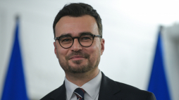 Poseł KO Maciej Wróbel podczas uroczystości wręczenia nowym posłom Sejmu X kadencji zaświadczeń o wyborze. w Sejmie w Warszawie. PAP/Marcin Obara