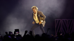 Rod Stewart na koncercie 15 grudnia 2024 w Hiszpanii, fot. PAP/EPA/EFE/K. Delgado