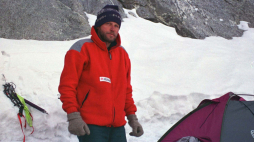 Maciej Pawlikowski w czwartym obozie wysokościowym już powyżej 7000 m. na lodowych stokach Nanga Parbat (8 125 m.) lw utym1997 r.  Fot. Ryszard Pawłowski PAP/CAF Reprodukcja