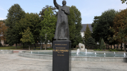 Pomnik ks. Jerzego Popiełuszki w Suchowoli, fot. PAP/Artur Reszko