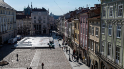 Rynek Starego Miasta we Lwowie. Fot PAP/Wojtek Jargiło