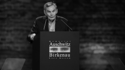 Marian Turski (1926-2025) 27 stycznia 2025 r. podczas uroczystości z okazji 80. rocznicę wyzwolenia KL Auschwitz, fot. PAP/Łukasz Gągulski