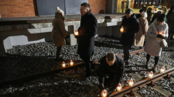  Akcja "Światło Pamięci" przed Muzeum Pamięci Sybiru w Białymstoku w 85. rocznicę pierwszych deportacji na wschód, fot. PAP/Artur Reszko