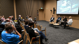 Uczestnicy debaty w MHP: semiotyk, dyrektor MHP dr hab. Marcin Napiórkowski (L), historyk kultury dr Ada Arendt (P), historyk i ekolog prof. Adam Izdebski (2L), aktywistka ekologiczna Zuzanna Karcz (2P). Fot. PAP/Radek Pietruszka