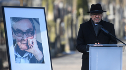 Jerzy Baczyński, redaktor naczelny tygodnika Polityka na pogrzebie Mariana Turskiego, fot. PAP/Piotr Nowak