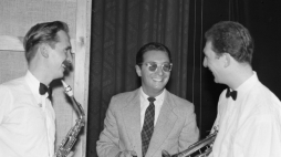 Leopold Tyrmand na festiwalu w Sopocie w 1957 r., fot. PAP/Janusz Uklejewski