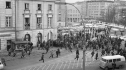 Krakowskie Przedmieście w Warszawie 8 marca 1968 r., milicja rozpędziła demonstrację studentów, fot. PAP/Tadeusz Zagoździński