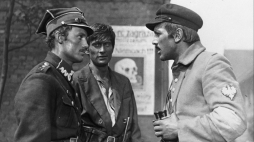 Daniel Olbrychski, Olgierd Łukaszewicz i Jan Englert w filmie "Sól ziemi czarnej" Kazimierza Kutza, fot. PAP/CAF