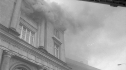 Pożar Teatru Narodowego w Warszawie 9 marca 1985 r., fot. PAP/Krzysztof Sitek