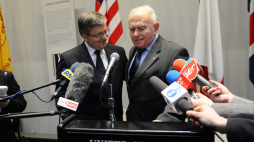 Prezydent RP Bronisław Komorowski (L) i honorowy konsul RP w Jerozolimie Zeev Baran podczas wizyty w Stanach Zjednoczonych. 2010 r. PAP/Jacek Turczyk