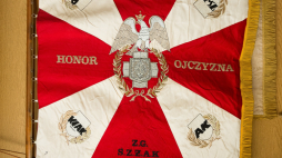 Sztandar Światowego Związku Żołnierzy Armii Krajowej, fot. PAP/Konrad Kalbarczyk
