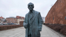 Pomnik Jana Zachwatowicza na Starym Mieście w Warszawie. Fot. PAP/Mateusz Marek