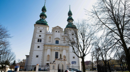 Bazylika katedralna Wniebowzięcia Najświętszej Maryi Panny i św. Mikołaja w Łowiczu. PAP/Grzegorz Michałowski