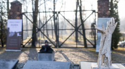 Brama dawnego obozu w Świętochłowicach-Zgodzie, fot. PAP/Tomasz Wiktor 