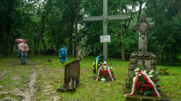 Cmentarz w Puźnikach - pamiątka mordu dokonanego przez OUN i UPA na polskich mieszkańcach, fot. PAP/Wojtek Jargiło 