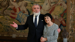 Teresa i Andrzej Starmachowie na Zamku Królewskim w Warszawie przed galą Nagrody im. prof. Aleksandra Gieysztora. PAP/Radek Pietruszka
