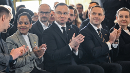 Prezydent Andrzej Duda podczas uroczystości odsłonięcia kolejnych nazwisk na Tablicach Pamięci poświęconych pomordowanym Polakom ratującym Żydów pod niemiecką okupacją, 24 bm. w Kaplicy Pamięci w Sanktuarium NMP Gwiazdy Nowej Ewangelizacji i św. Jana Pawła II w Toruniu. Fot. PAP/Tytus Żmijewski