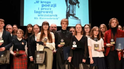 Uczestnicy i laureaci X Ogólnopolskiego Konkursu Recytatorskiego  „W kręgu poezji i prozy lagrowej więźniarek KL Ravensbruck”. Fot. UM Ruda Śląska/Jacek Knapik