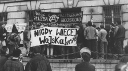 Wolność i Pokój - demonstracja we wrześniu 1989 r. w Warszawie. Fot. PAP/Witold Rozmysłowicz