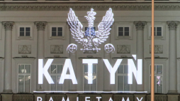 Iluminacja: "Katyń - pamiętamy" na fasadzie Pałacu Prezydenckiego w Warszawie, fot. PAP/Paweł Supernak