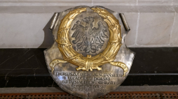 Herb w Złotej Kaplicy z grobowcem Mieszka Pierwszego i Bolesława Chrobrego w bazylice archikatedralnej Św. Apostołów Piotra i Pawła na Ostrowie Tumskim w Poznaniu. Fot. PAP/Jakub Kaczmarczyk