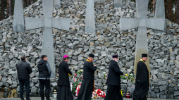 Uroczystości na cmentarzu w Bykowni, fot. PAP/Vladyslav Musiienko