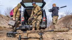 Obwód charkowski, Ukraina, snajperzy 42. samodzielnej brygady zmechanizowanej . PAP/Mykola Kalyeniak