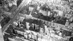 Widok Warszawy - zdjęcie lotnicze Śródmieścia, 1946 r. /NAC