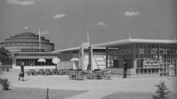 Hala Stulecia we Wrocławia podczas Wystawy Ziem Zachodnich w 1948 r., fot. PAP/CAF/Kondracki