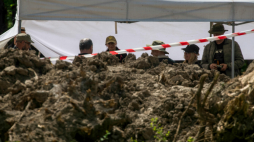 Prace poszukiwawcze - ekshumacje ofiar zbrodni wołyńskiej w Puźnikach niedaleko Tarnopola, fot. PAP/Vladyslav Musiienko