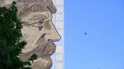 Mural przedstawiający króla Bolesława Chrobrego na jednym z bloków na Osiedlu Bolesława Chrobrego w Poznaniu. PAP/Jakub Kaczmarczyk