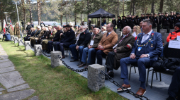 Obchody 85. rocznicy bitwy pod Narwikiem - uroczystości na cmentarzu wojennym w miejscowości Hakvik, fot. PAP/Albert Zawada