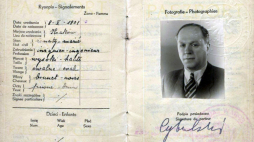 Polski paszport wydany Aleksandrowi Weissbergowi w 1946 na nazwisko Aleksander Cybulski. Fot. Wikimedia Commons