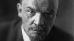 Radzieckie pomniki są coraz częściej zastępowane posągami bohaterów narodowych i wybitnych postaci z historii Kirgistanu.