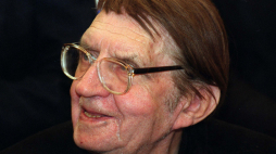 Ks. Jan Twardowski (w 2001 r.), fot. PAP/Andrzej Rybczyński