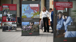 Otwarcie międzynarodowej wystawy „Szlaki Nadziei. Odyseja Wolności” na placu przed Dworcem PKP Gdańsk Główny. Fot. PAP/Adam Warżawa 