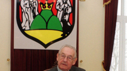Andrzej Wajda (w 2000 r.) odebrał tytuł honorowego obywatela Suwałk. Fot. PAP/Zdzisław Lenkiewicz