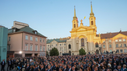 Obchody 81. rocznicy wybuchu Powstania Warszawskiego. Apel Pamięci na stołecznym pl. Krasińskich. Fot. PAP/Paweł Supernak 