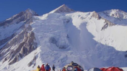 Gaszerbrum II. Widok z obozu na wysokości 5900 m n.p.m. Fot. Wikimedia Commons
