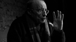 Polski reżyser i dokumentalista Marcel Łoziński (1940-2025) podczas spotkania zorganizowanego 1 bm. w ramach projektu Teatru NN w 2010 r. Fot. PAP/Wojciech Pacewicz